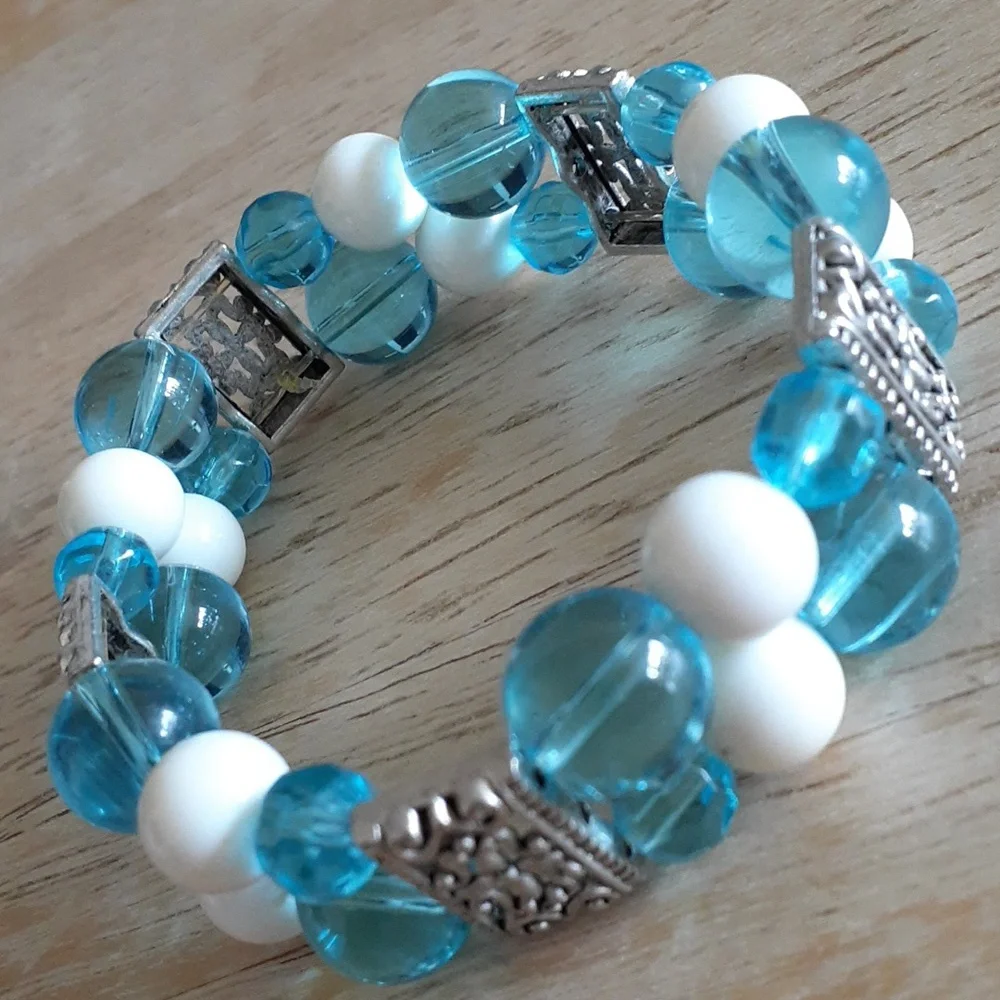 NWOT Beaded Elastic Double Strand Bracelet AA112